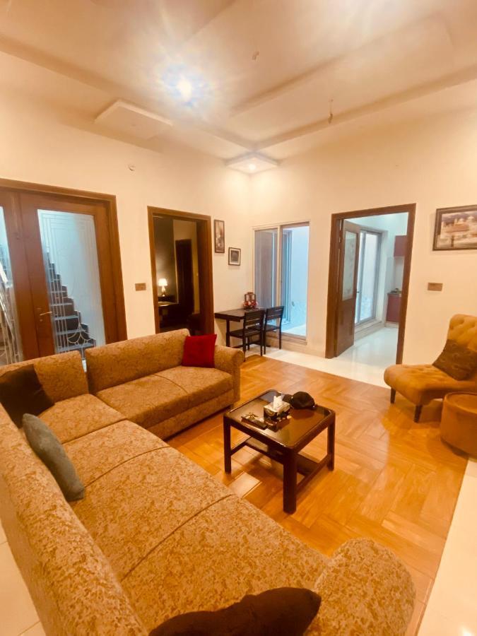 Fully Serviced Holiday Home Near Lyallpur Galleria Faisalábád Exteriér fotografie