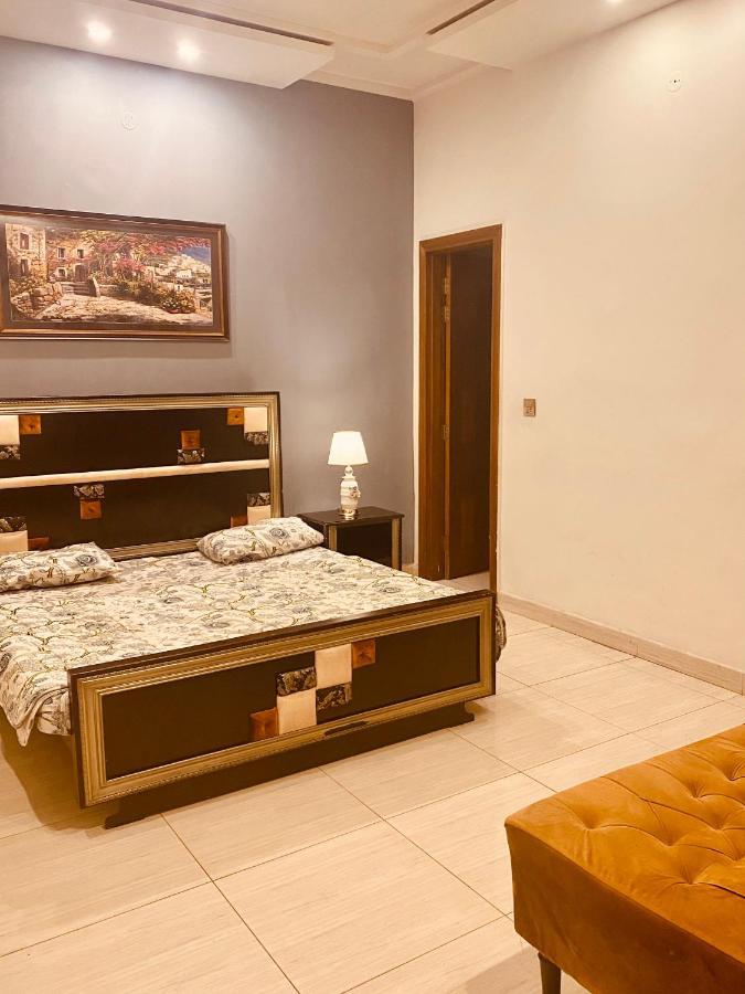 Fully Serviced Holiday Home Near Lyallpur Galleria Faisalábád Exteriér fotografie