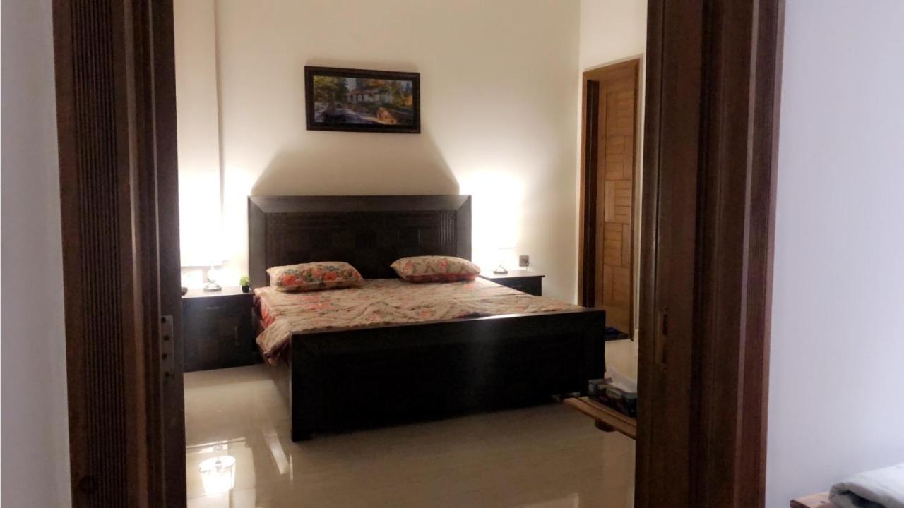 Fully Serviced Holiday Home Near Lyallpur Galleria Faisalábád Exteriér fotografie