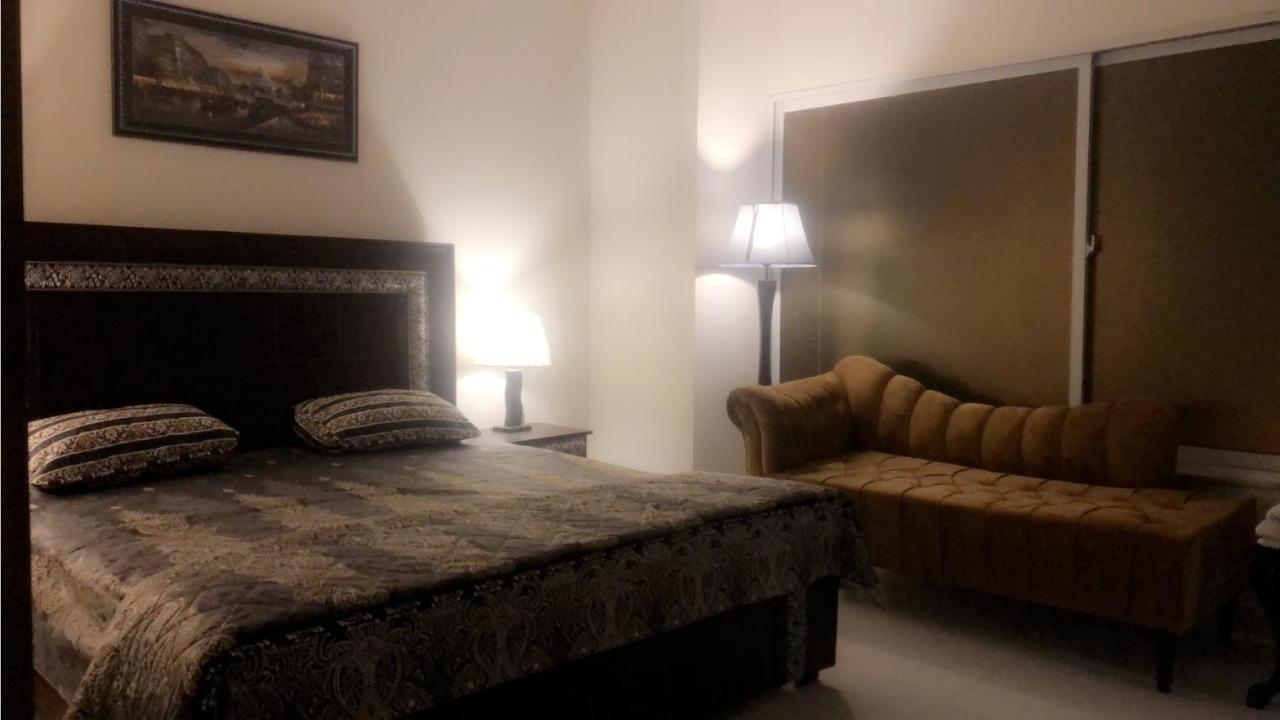 Fully Serviced Holiday Home Near Lyallpur Galleria Faisalábád Exteriér fotografie